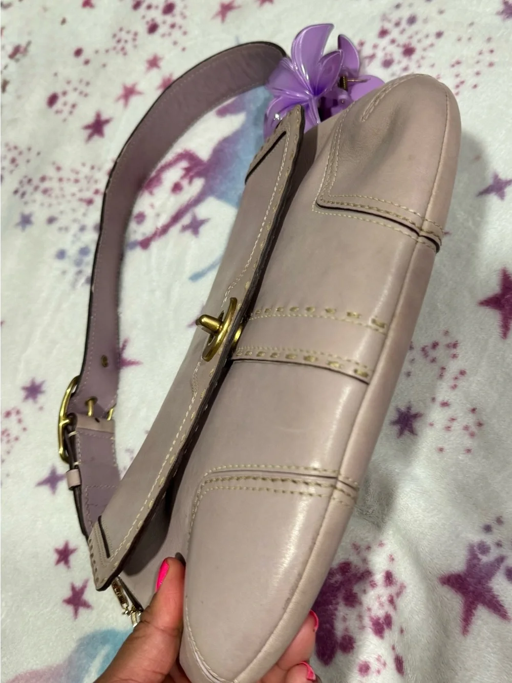 Coach Hampton Shoulder Bag in Dusty Levander - Classic Turn-Lock Closure